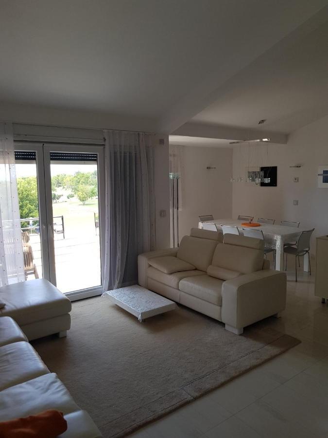 Apartments Fontana Zambratija Kültér fotó